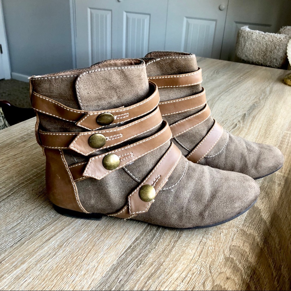 APOSTROPHE brown strap ankle boots